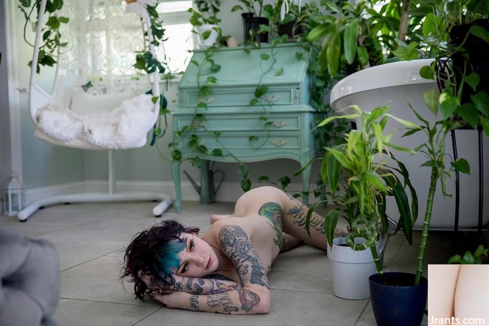 (Suicide Girls) 25 de agosto de 2023 – Kirbee – Angel Eyes (49P)