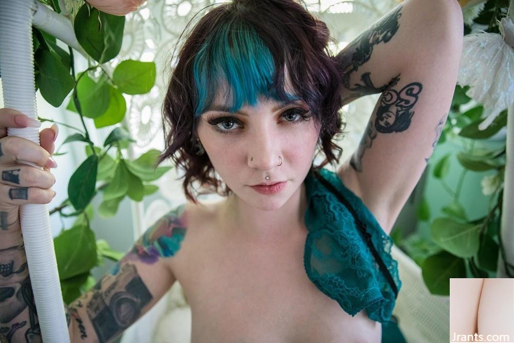 (Suicide Girls) 25 de agosto de 2023 – Kirbee – Angel Eyes (49P)