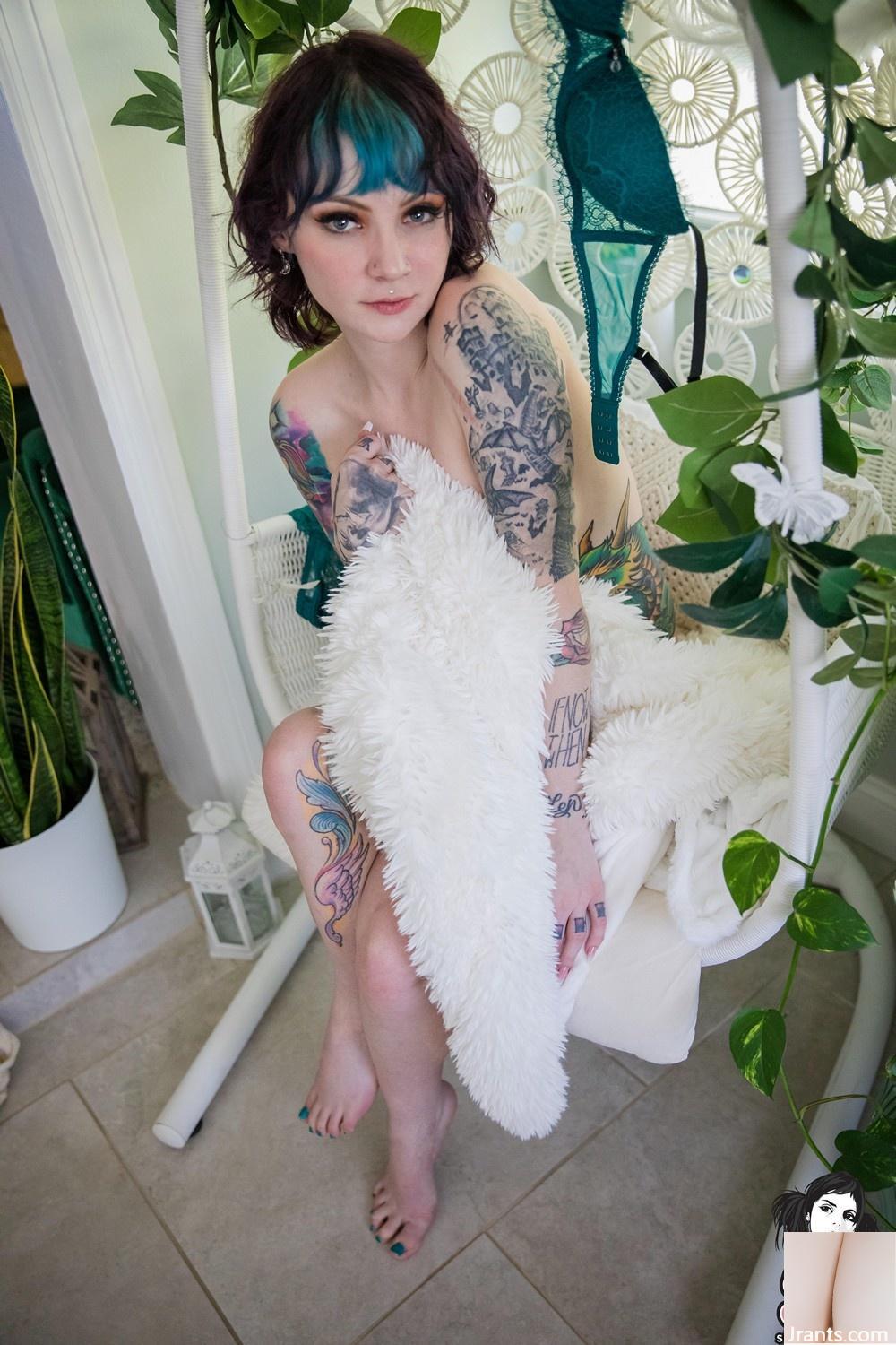 (Suicide Girls) 25 de agosto de 2023 – Kirbee – Angel Eyes (49P)