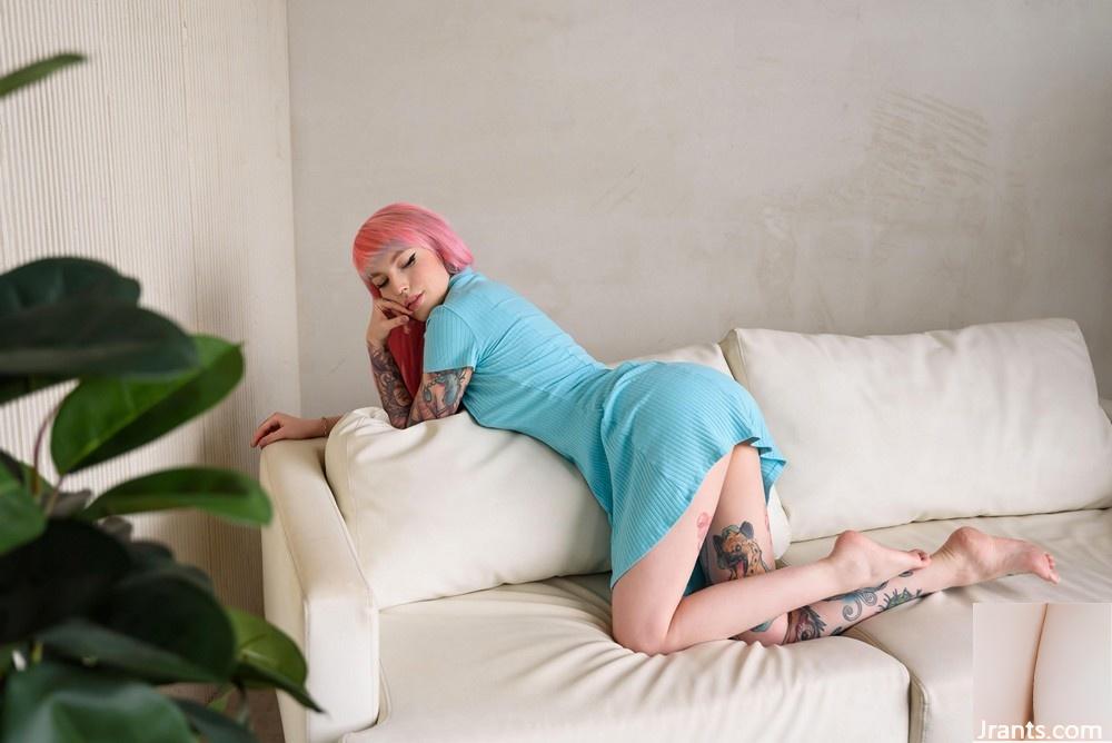 (Suicide Girls) 21 de agosto de 2023 – Hellia – Tire meu vestido (51P)