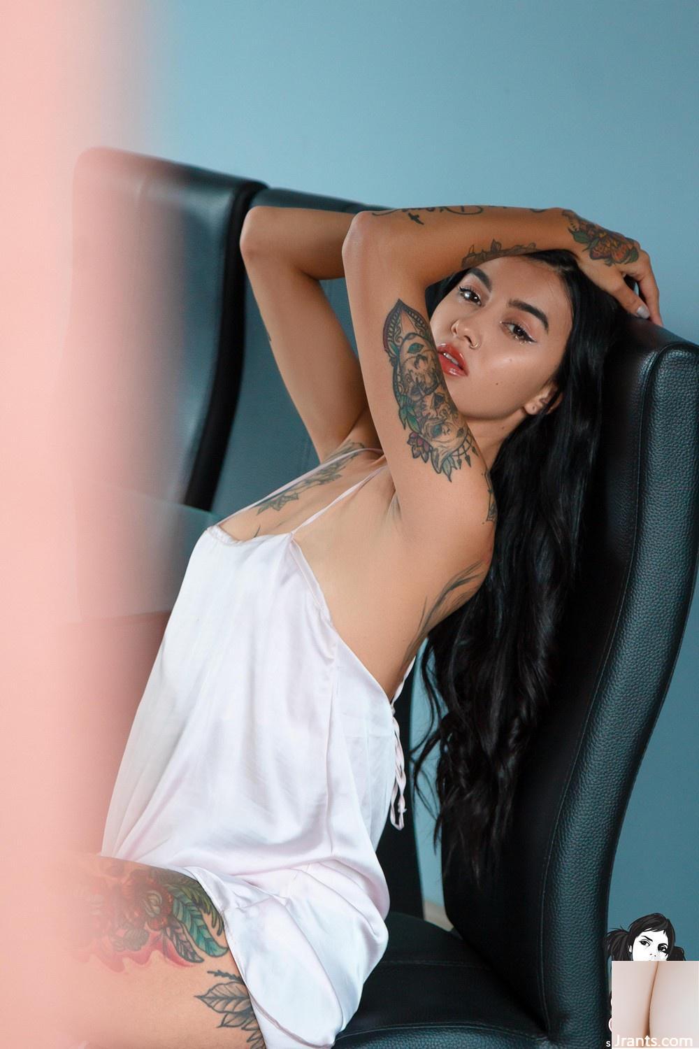 (Suicide Girls) 03 de septiembre de 2023 – Liasunmoon – café del mediodía (48P)