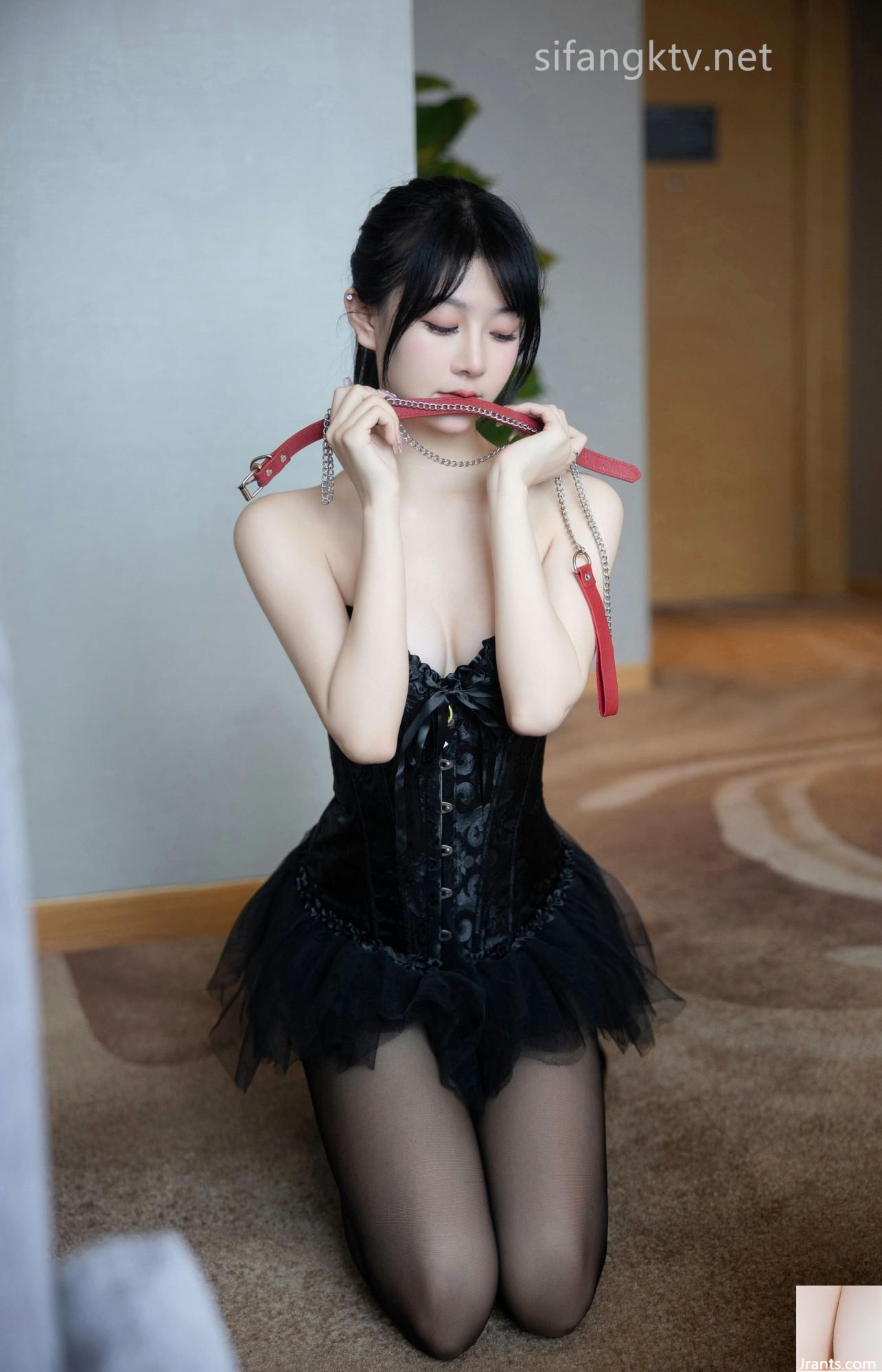 XiuRen Xie Xiaoan – model muda murni, tali anjing off-shoulder sutra hitam seksi