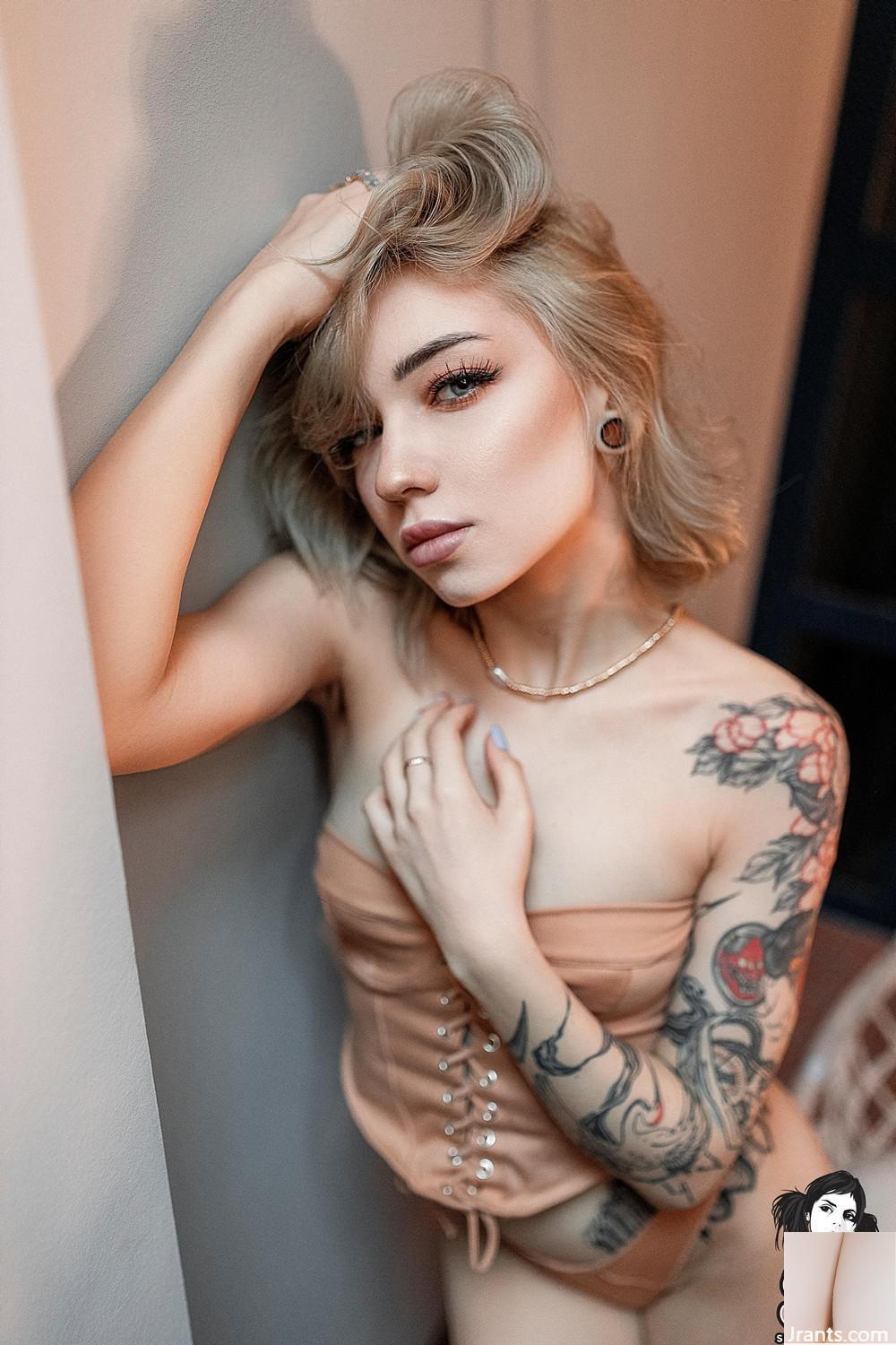 (Suicide Girls) 11. September 2023 – Roxyloove – Flatterndes Herz (52P)