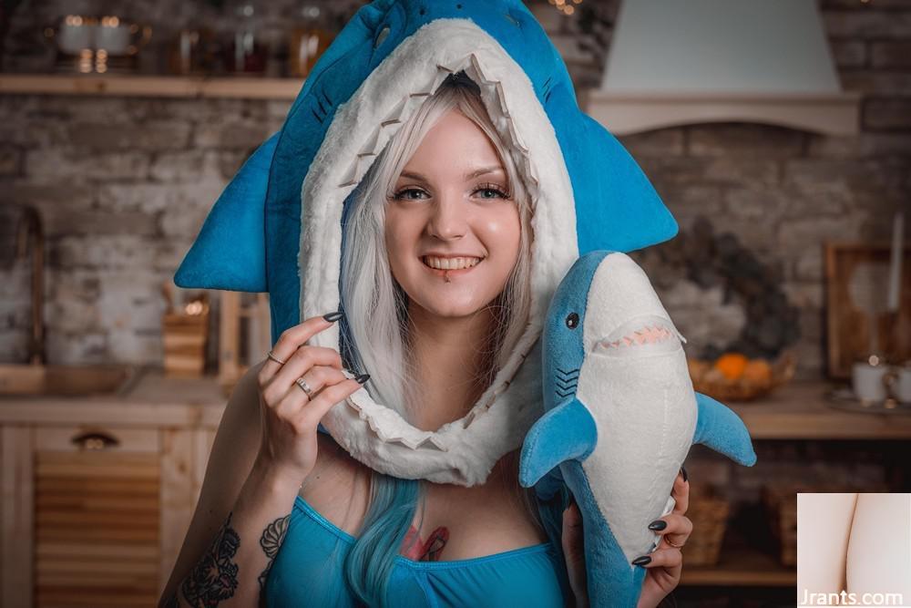 (Suicide Girls) 10. September 2023 – Luventa – Momma Shark (41P)