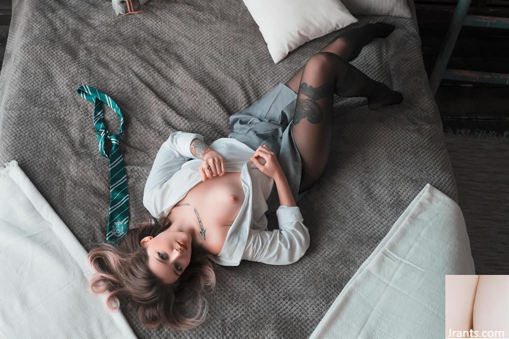 (Suicide Girls) 20 Nov 2023 – Awondrr – Kamar Rahasia (41P)