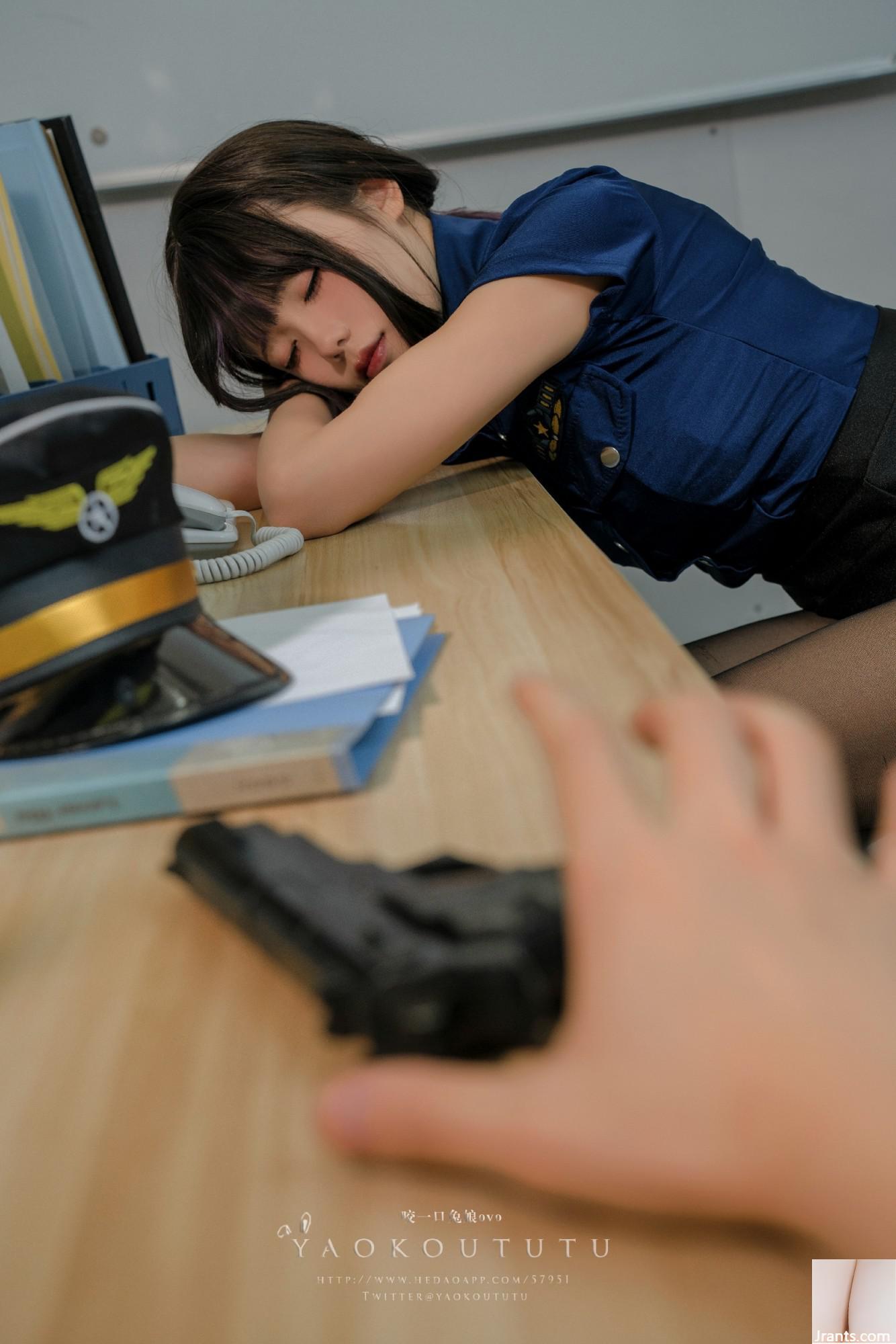 Coser@ Sticky Tuanzi Rabbit – «Mujer policía de Oolong» y beso de buenas noches (73P)