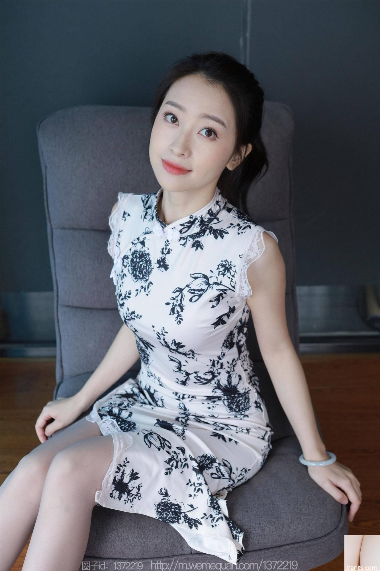 (IESS) «Cheongsam de seda gris» de Si Xiangjia Xiaojie (86P)