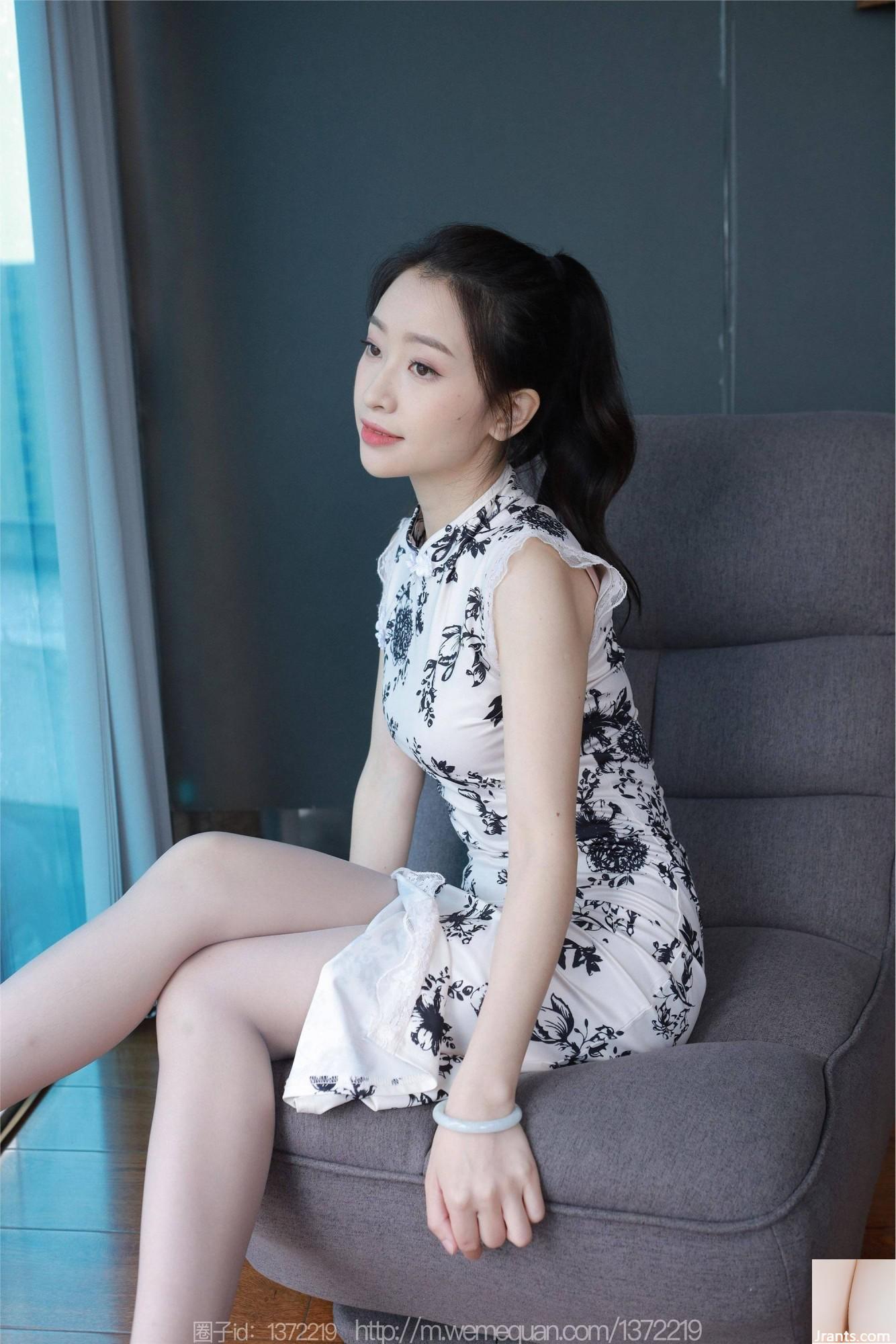 (IESS) «Cheongsam de seda gris» de Si Xiangjia Xiaojie (86P)