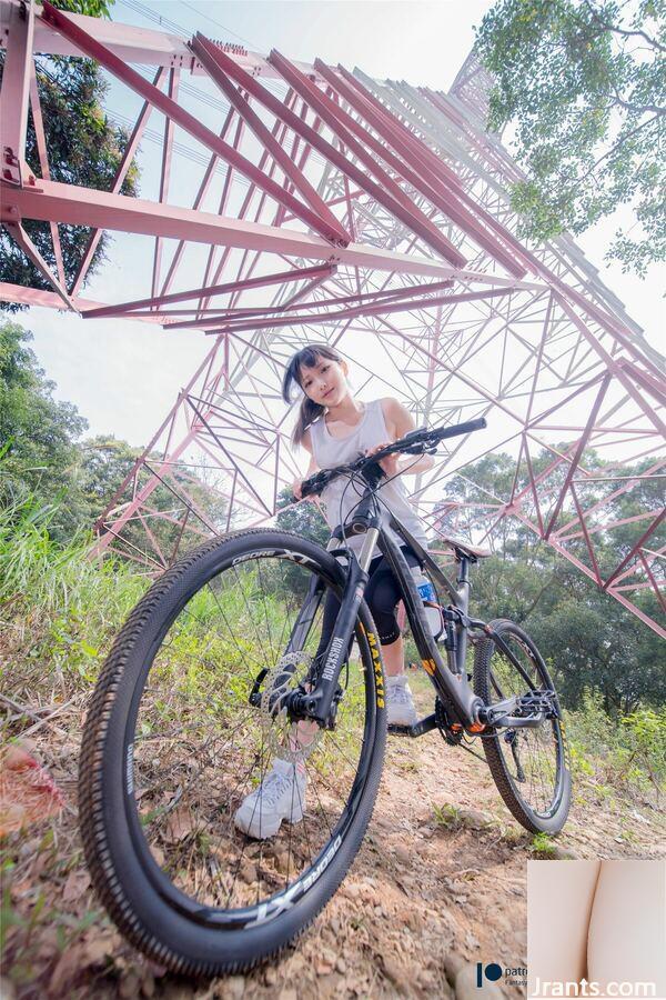 La jeune fille de Luo Li a exposé tout son corps sur des photos privées en plein air (44P)