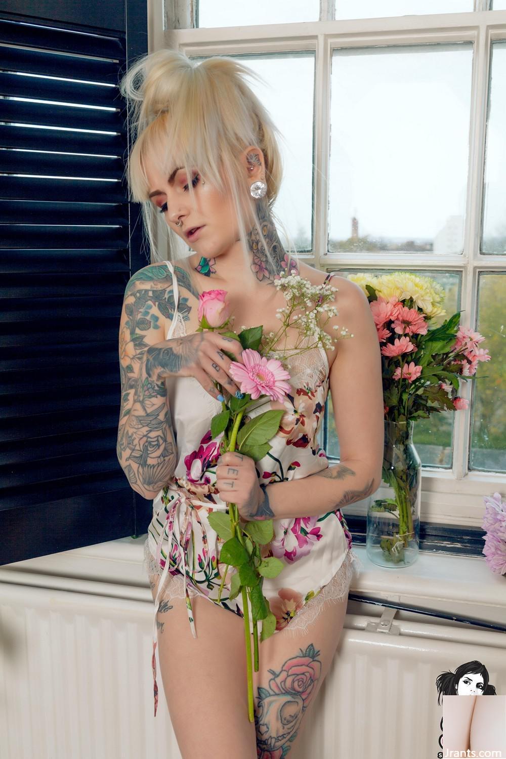 (Suicide Girls) Skittlepop – Perang Abadi