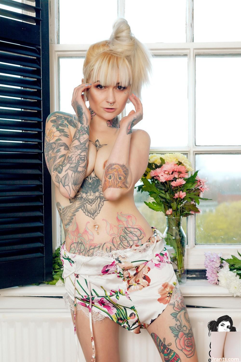 (Suicide Girls) Skittlepop – Guerre eterne