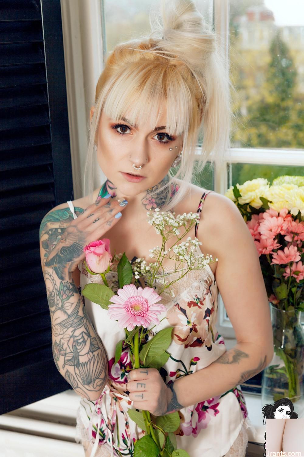 (Suicide Girls) Skittlepop – Perang Abadi