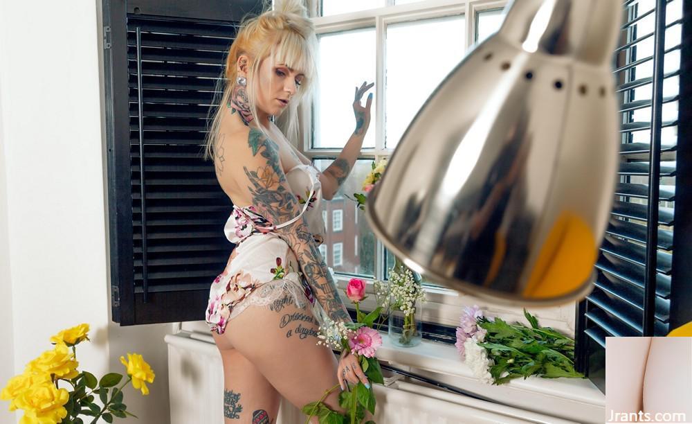 (Suicide Girls) Skittlepop – Perang Abadi