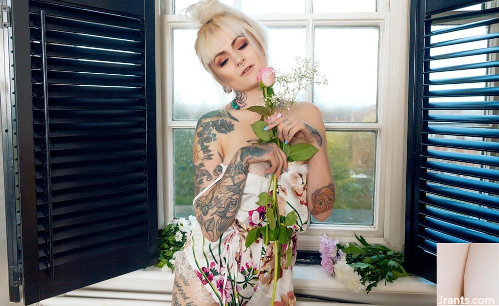 (Suicide Girls) Skittlepop – Perang Abadi