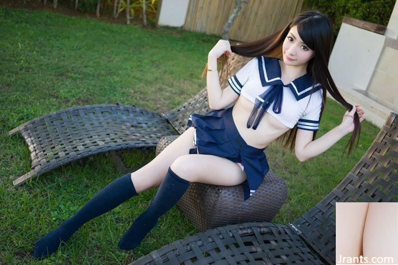 Mara Jiang, Studentin in Uniform und Bikinifoto (54P)