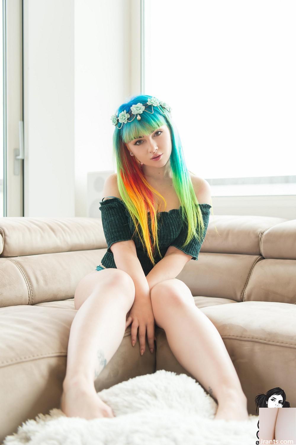 (Suicide Girls) Mime – Dem Himmel nah