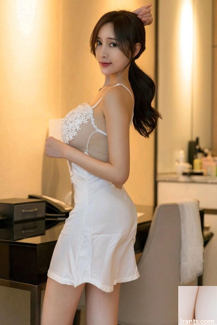 La charmante jeune femme Zhou Yanxi se gratte la tête dans une robe en gaze creuse (46P)