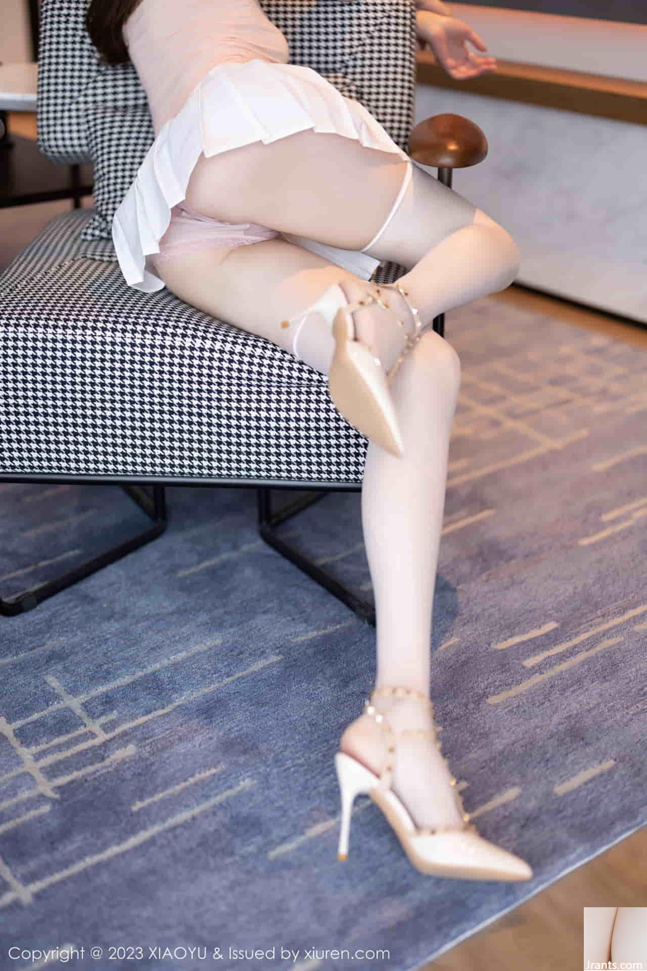 Meng Xinyue-Sexy နှင့် ဆွဲဆောင်မှုရှိသော အဖြူရောင်ခြေအိတ်စွပ်ထားသော အရပ်ရှည်ပြီး ချောမောသောရုပ်ပုံလွှာ (85P)