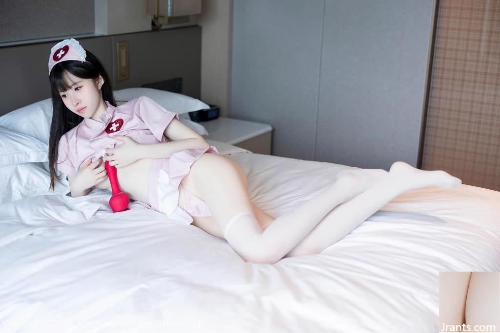 La recién llegada Lin Youyou lleva un sexy uniforme de enfermera rosa con una postura bonita y una apariencia dulce (79P