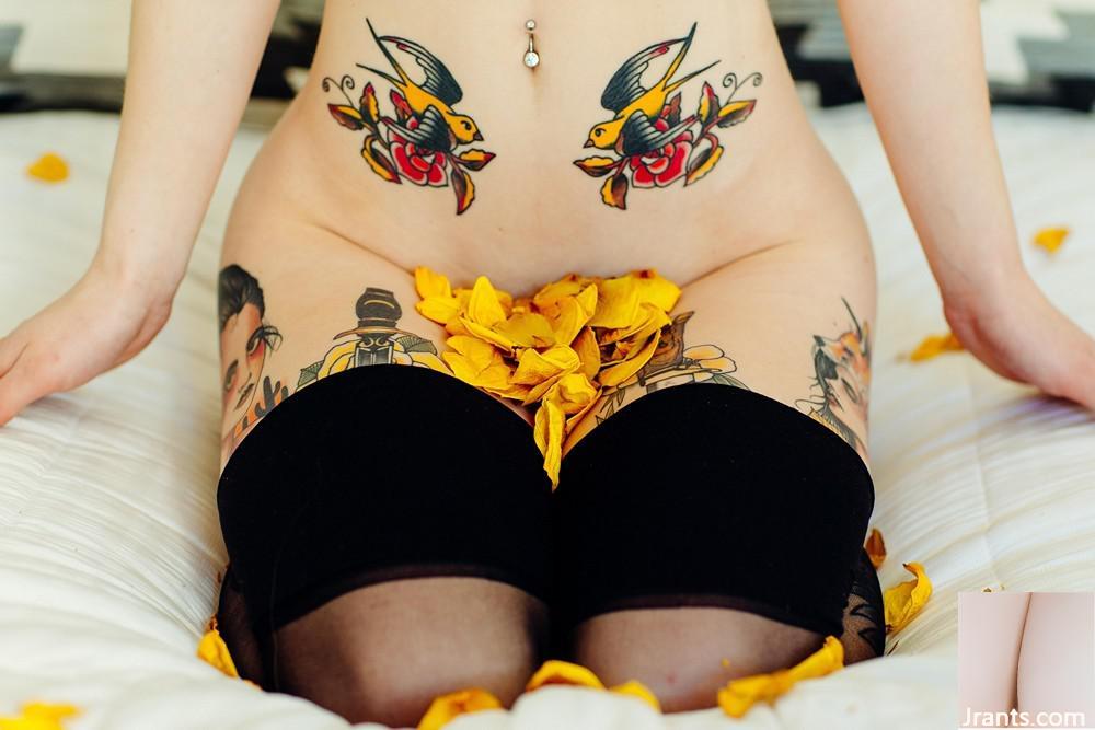 (Suicide Girls) Loveless &#8211; 성스러운 집