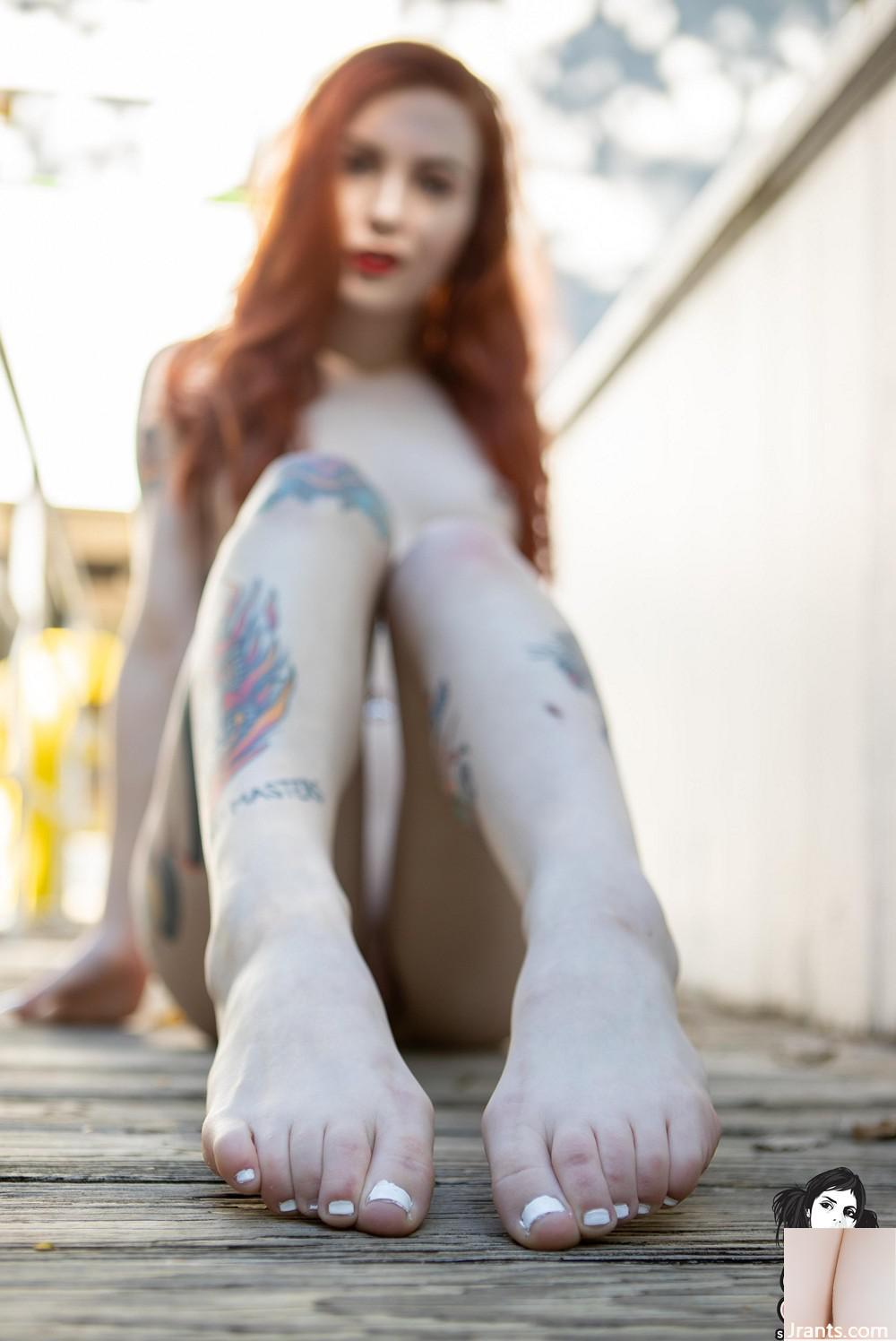 (Suicide Girls) Loveless – 가을 단풍