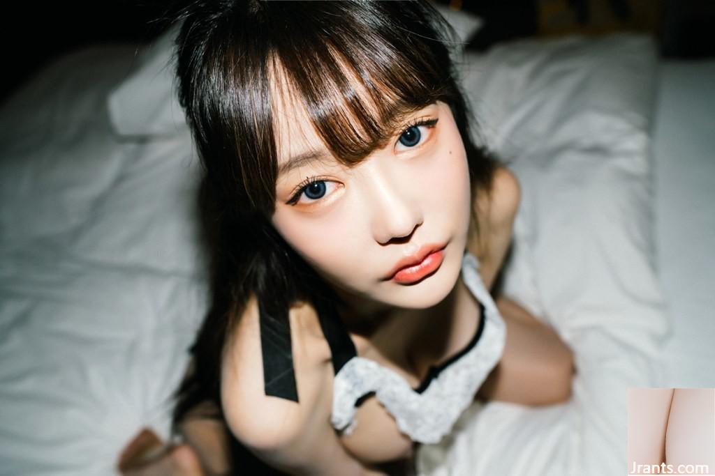 Moon Night Snap – Jucy 《Vol.4 Satu-Satunya Pembantumu》 (107P