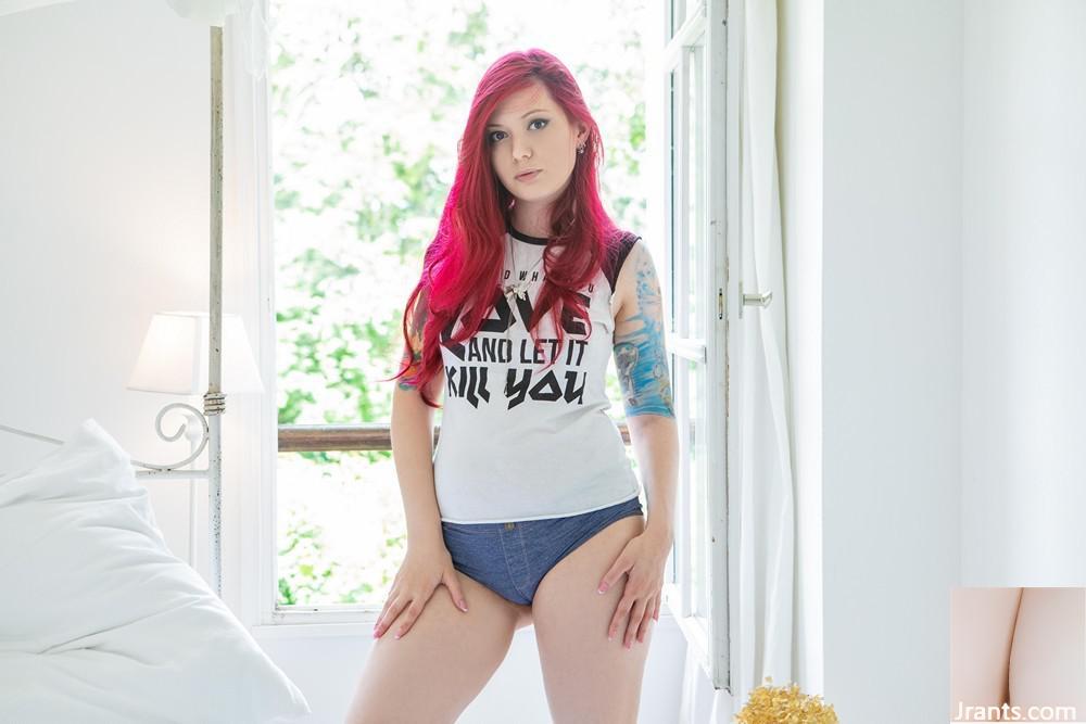 (Suicide Girls) Ultraamarie – 야생화