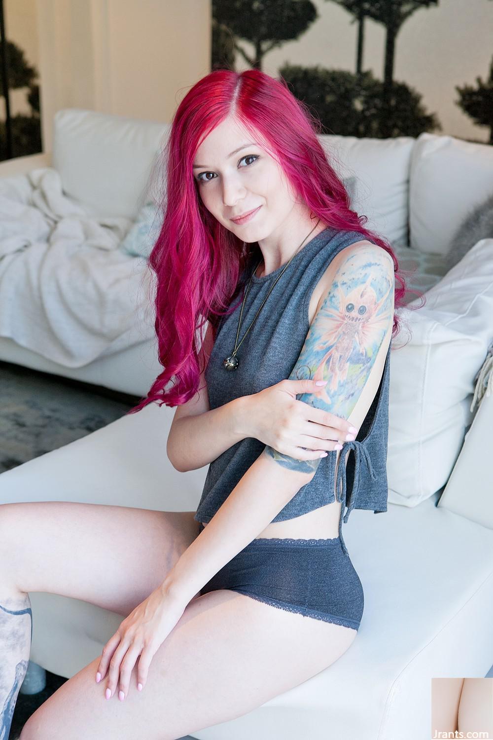 (Suicide Girls) Ultraamarie – Tanpa Judul