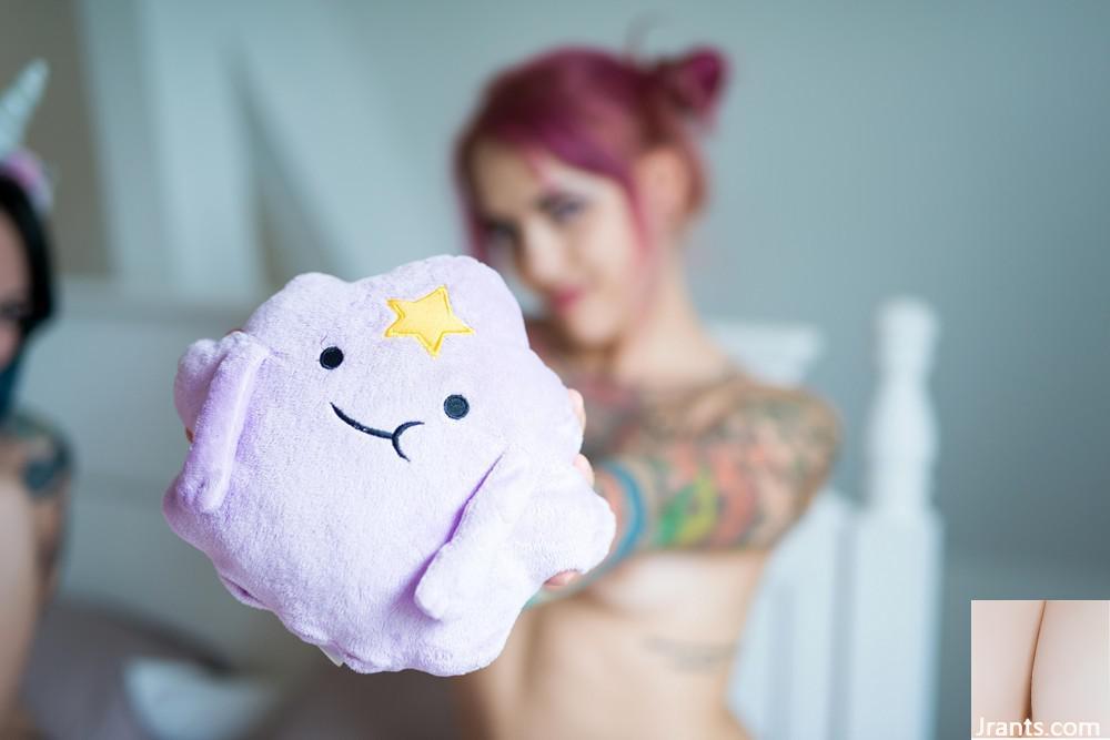 (Suicide Girls) Ultraamarie – Pyjama-Party-Panik (