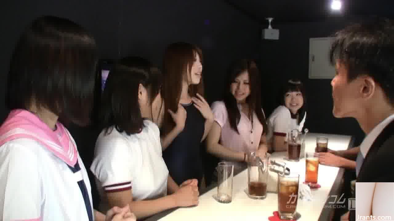 Bar Gadis Tenkoku Pria – Mio Kosaki (59P)