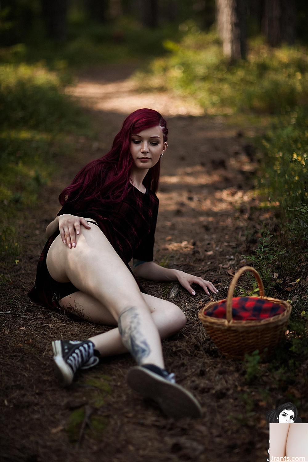 (Suicide Girls) Ultraamarie – Deep In Forest