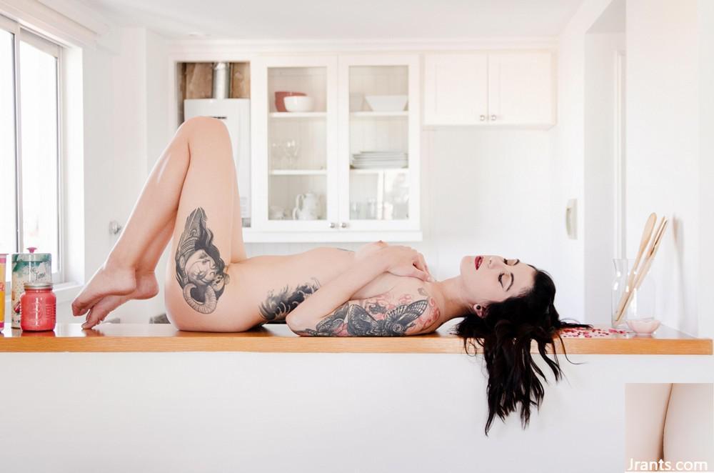 (Suicide Girls) Acuarian – Sejumput Cinta