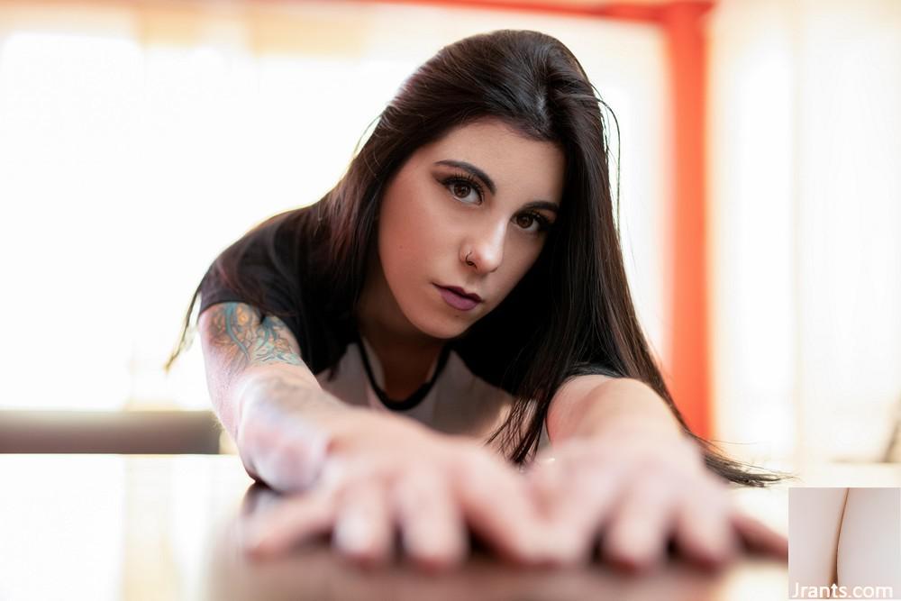 (Suicide Girls) Acuarian – Légende dans mon salon