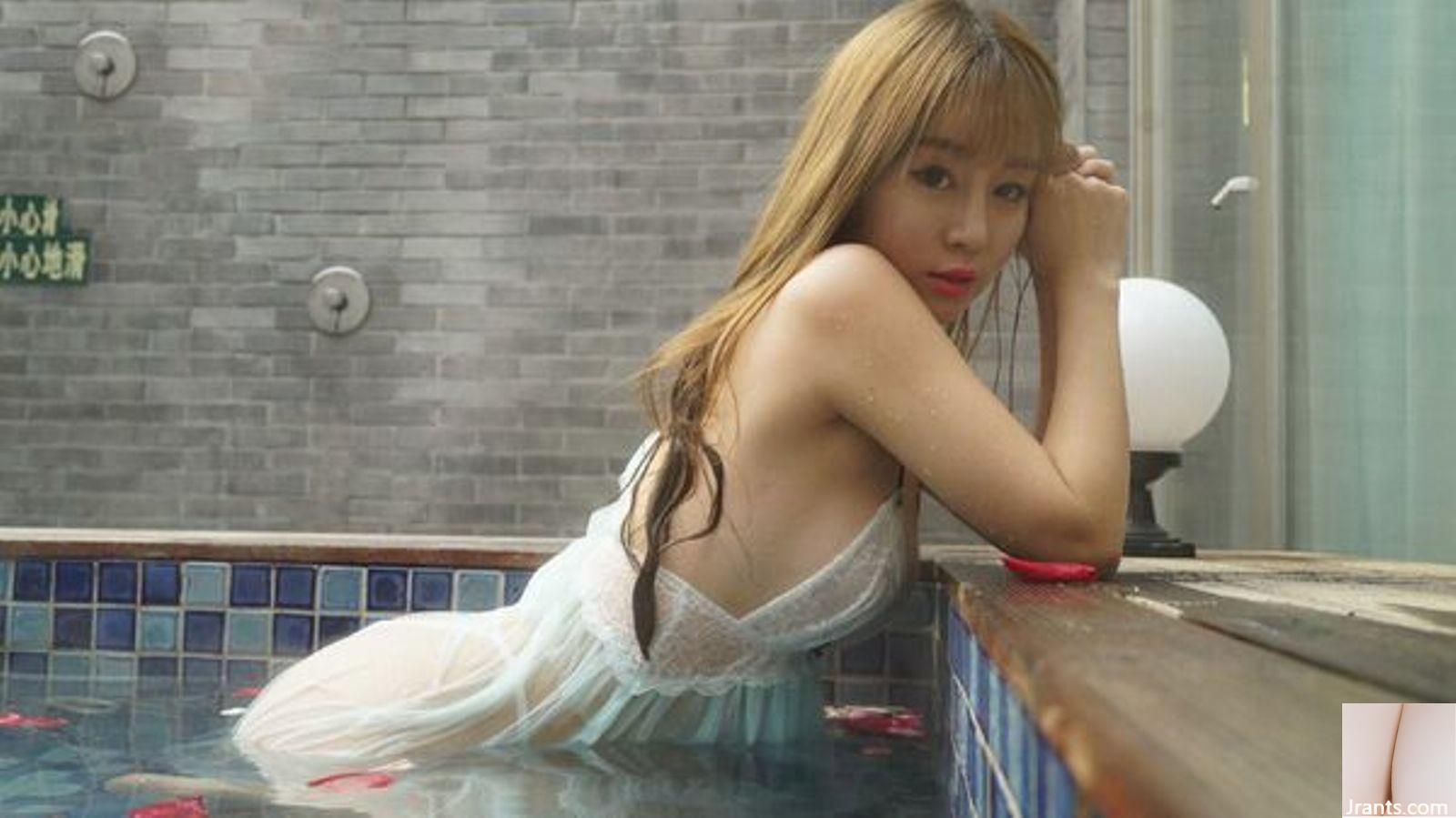 Wang Yuchun &#038; Beibei Hot Spring Girl + Nalu Selena Little Roudan Hot Spring (77P)