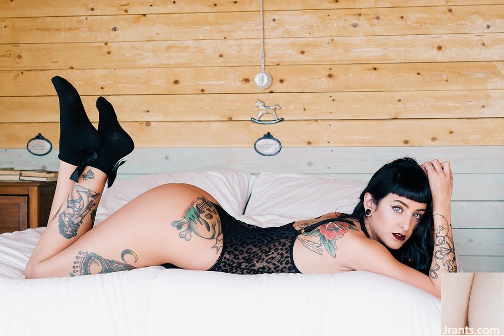 (Suicide Girls) Warriorpluto – Dolcenera