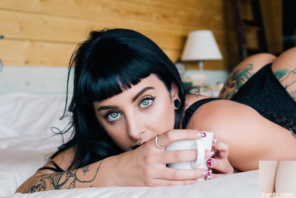 (Suicide Girls) Warriorpluto – Dolcenera