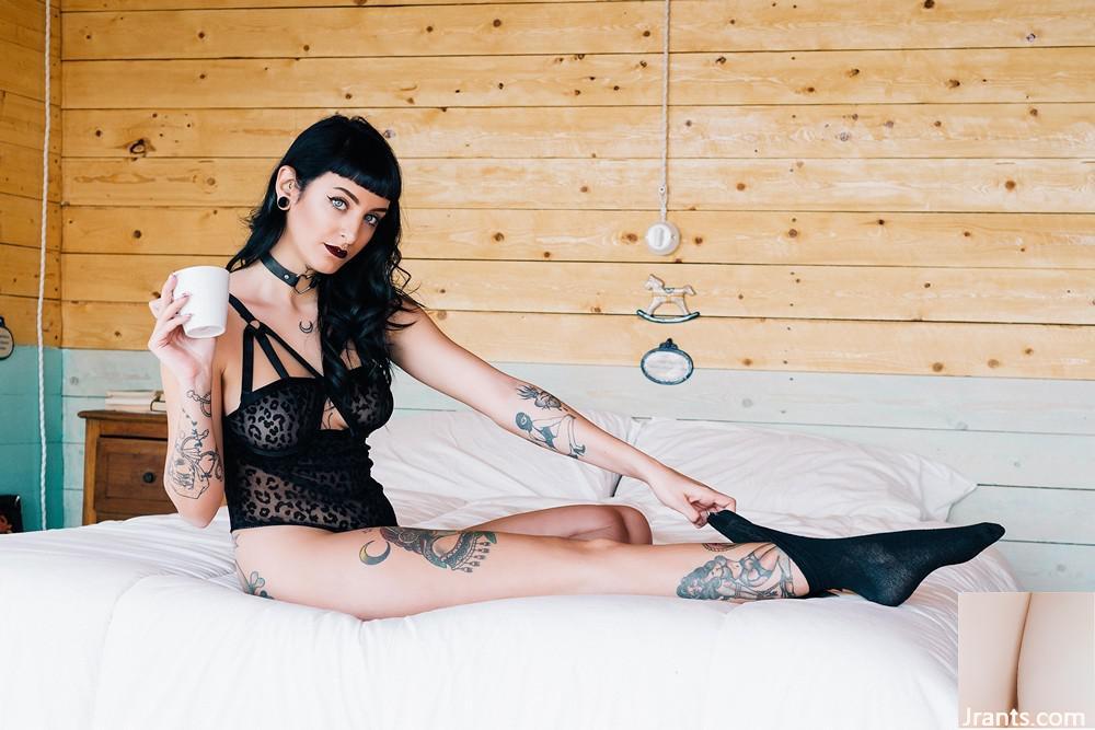 (Suicide Girls) Warriorpluto – Dolcenera