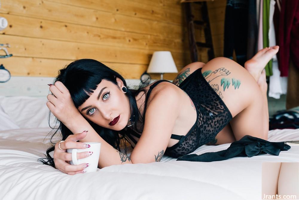 (Suicide Girls) Warriorpluto – Dolcenera