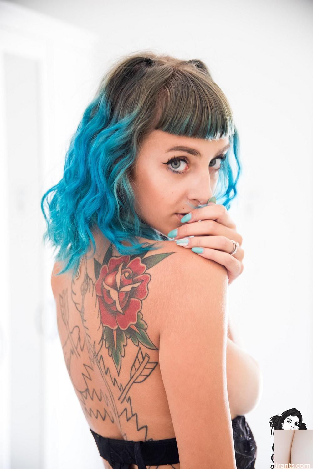 (Suicide Girls) Warriorpluto – Blu profondo