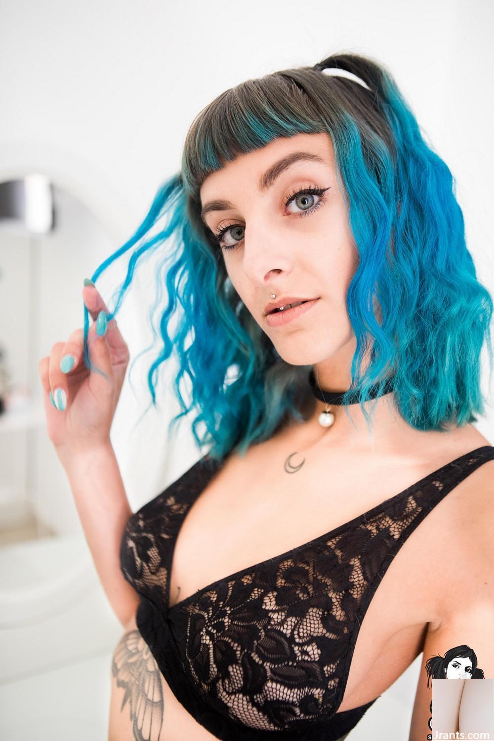 (Suicide Girls) Warriorpluto – Blu profondo