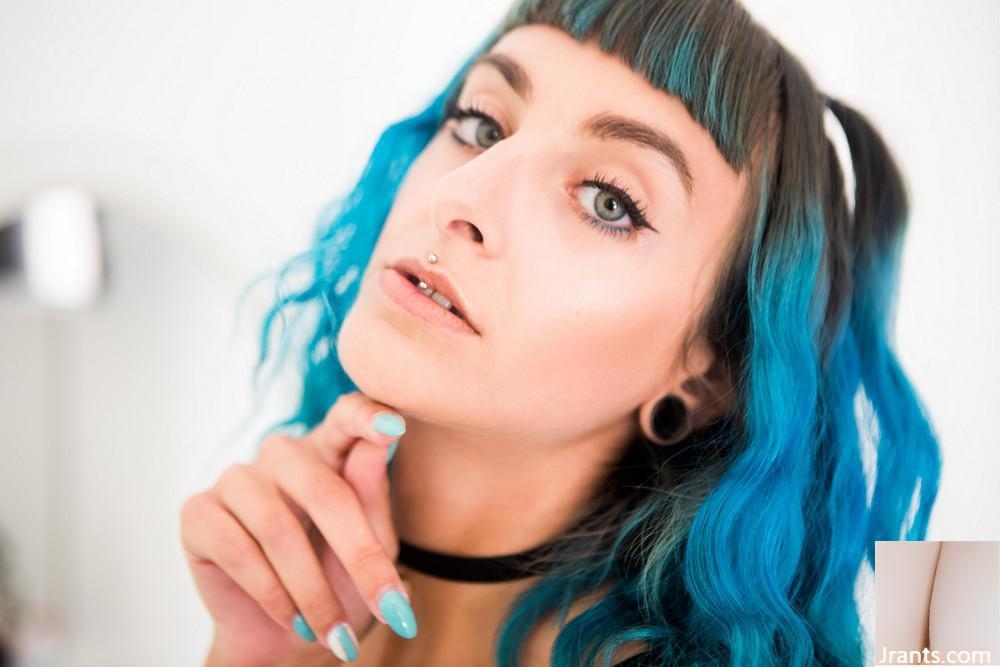 (Suicide Girls) Warriorpluto – Blu profondo