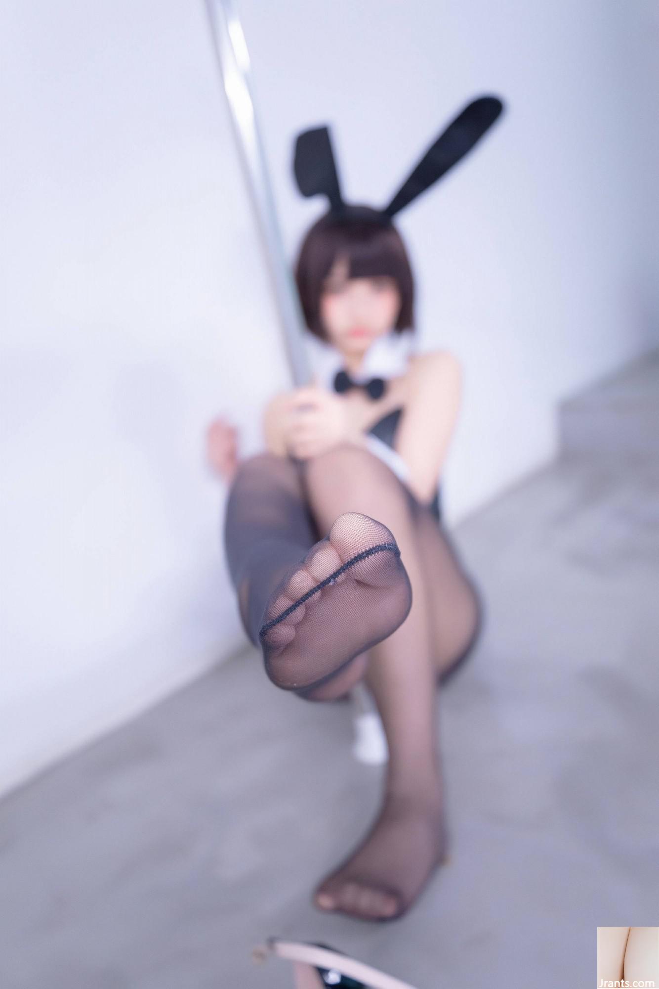 (مجموعه آنلاین) Welfare Girl Kamuruzaka Mafuyu &#8220;Bunny Girl and Pole&#8221; VIP Exclusive 2 (75P)