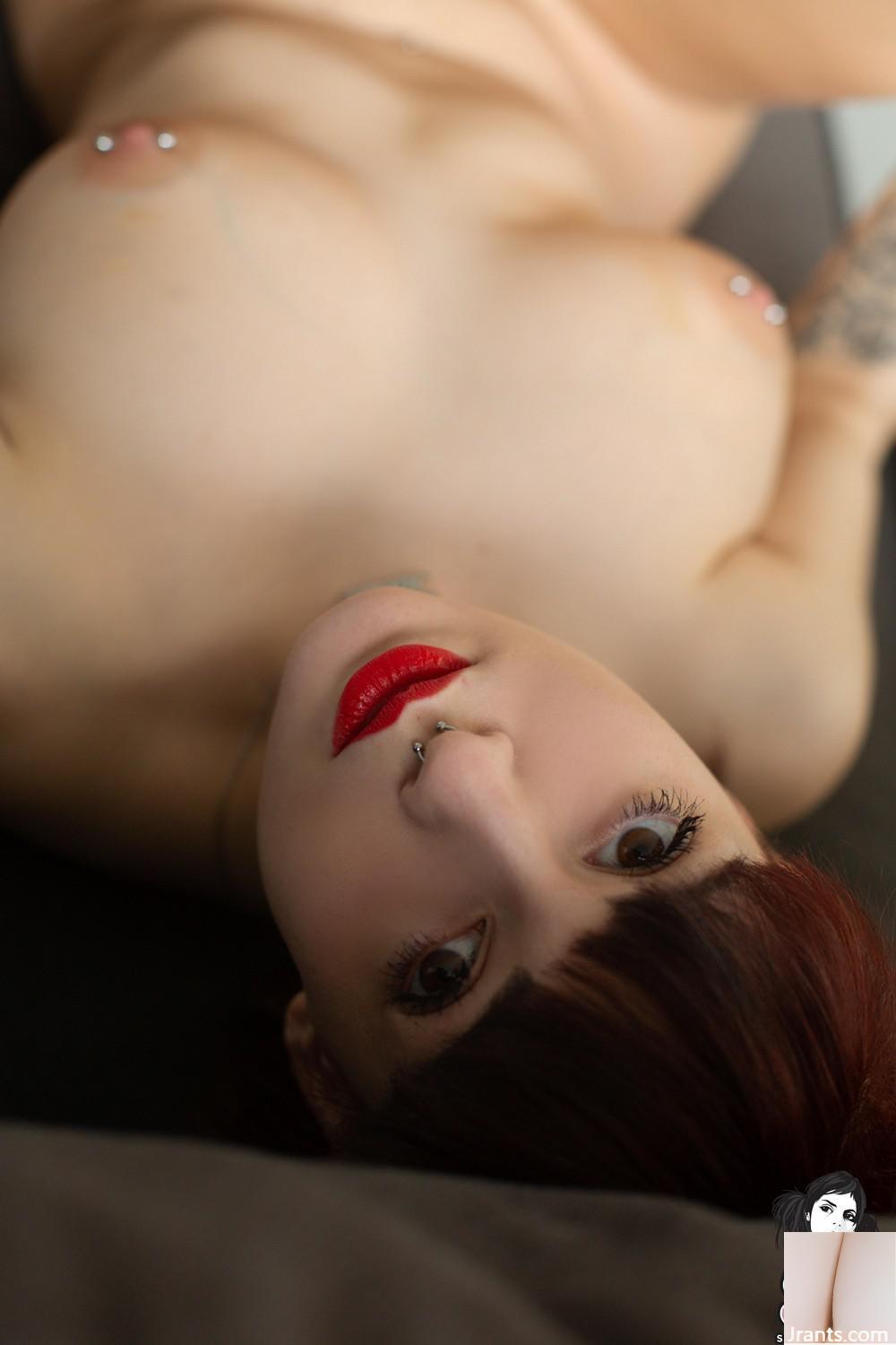 (Suicide Girls) Babydevil &#8211; Camarera vintage