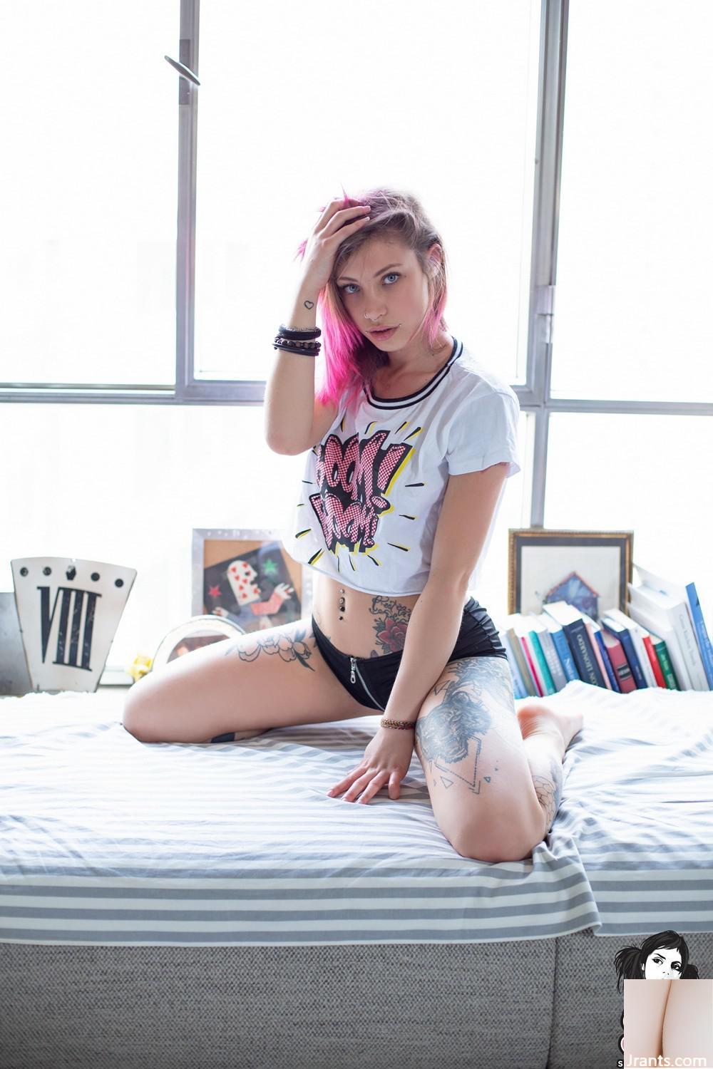 (Suicide Girls) Dopanina – Manis Candy