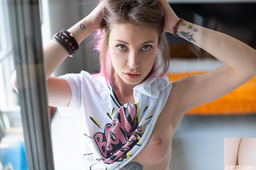 (Suicide Girls) Dopanina – Manis Candy