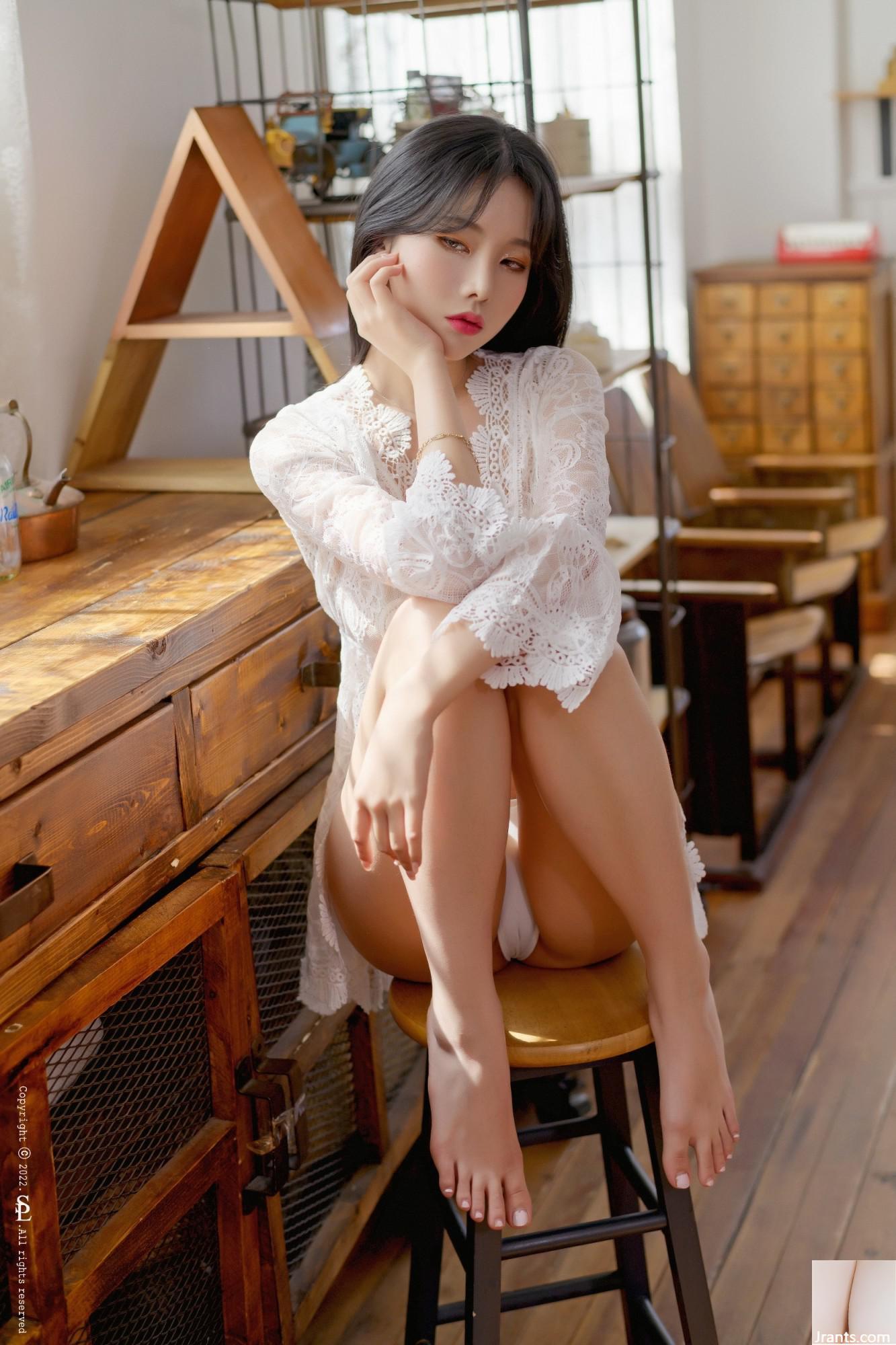 SAINT Photolife – Yuna – Vol.42 오후 햇살 (70P)