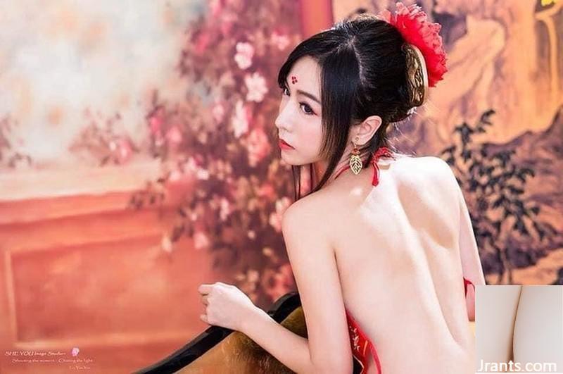 Tang Zihan mengenakan pakaian dalam seksi berwarna merah muda. Bahannya terlalu sedikit untuk menutupi bolanya, dan akan segera keluar (24P)