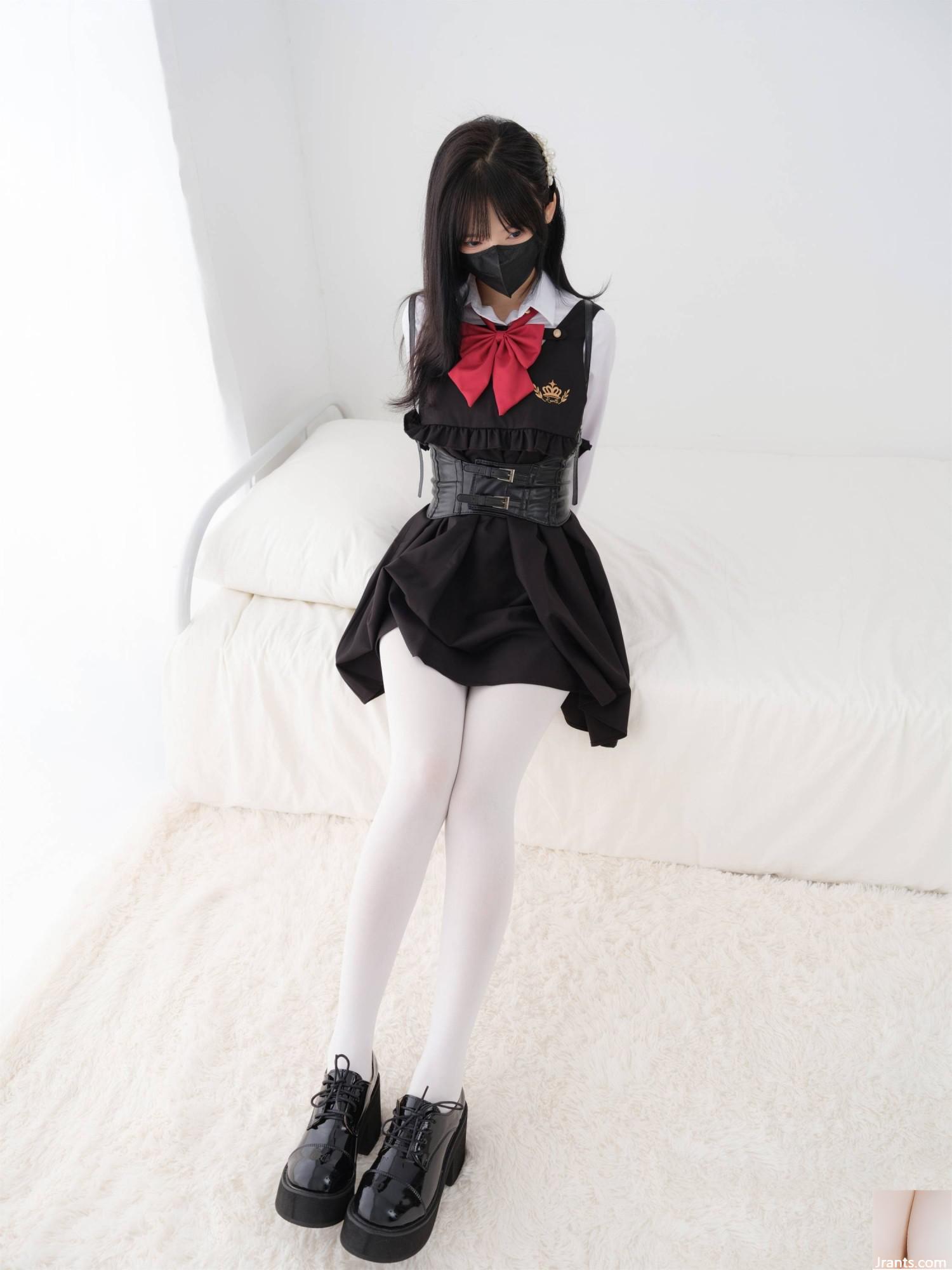 (raccolta on-line)  Welfare Girl Esclusiva VIP &#8220;JK White Silk Uniform&#8221; di Jian Xi (86P)