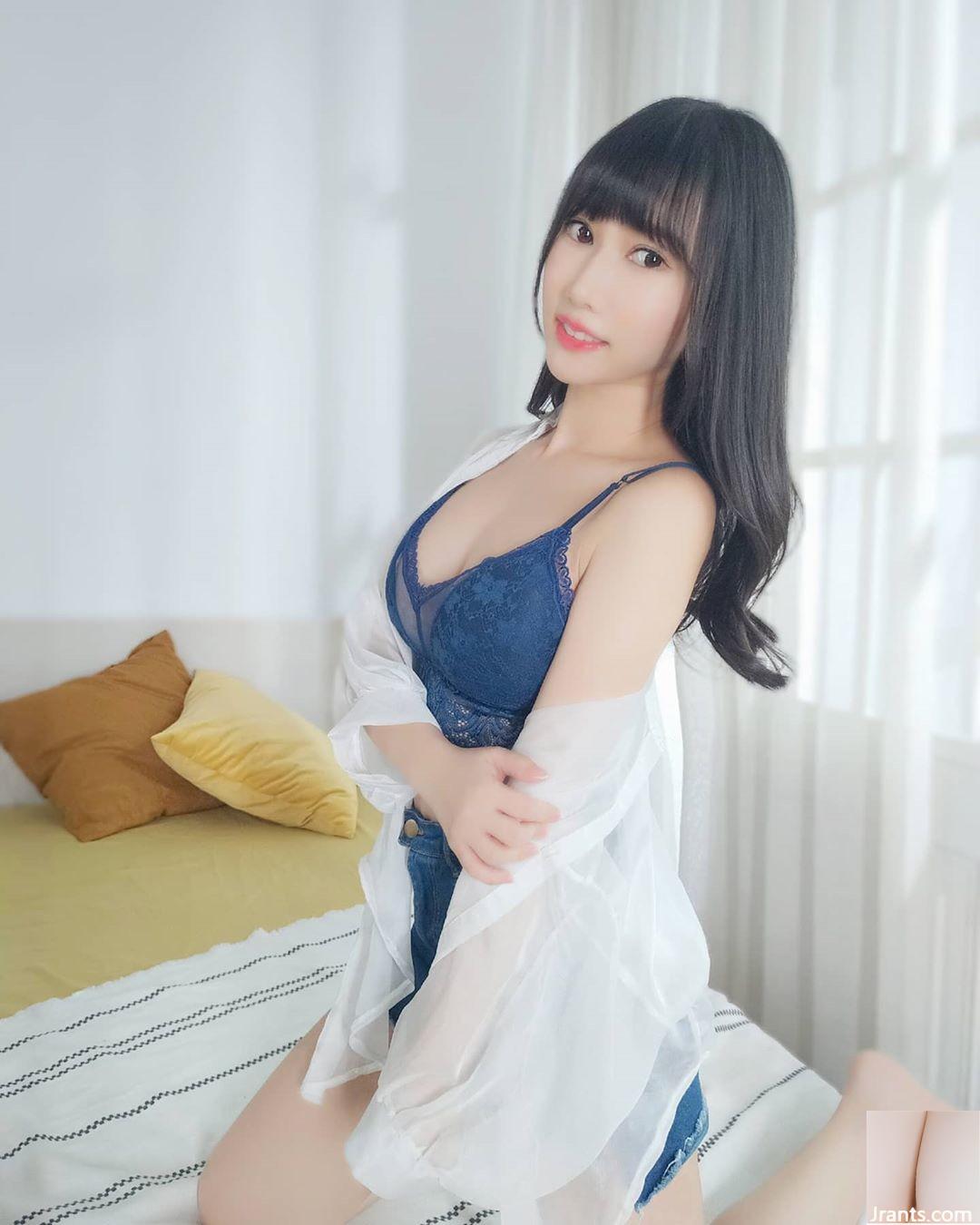 La petite chérie sexy « Ai Qing Iris » a choqué le public avec ses seins en forme de pêche (11P)