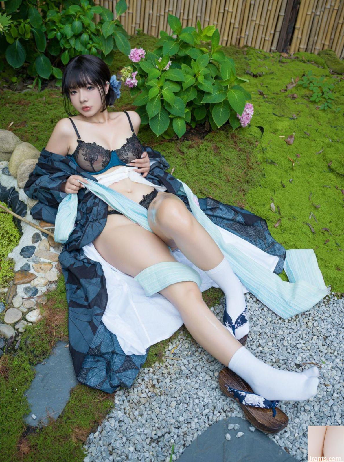 Coser@yuuhui Yuhui – 2024 Vol.01 A Querida no Pátio (117P)